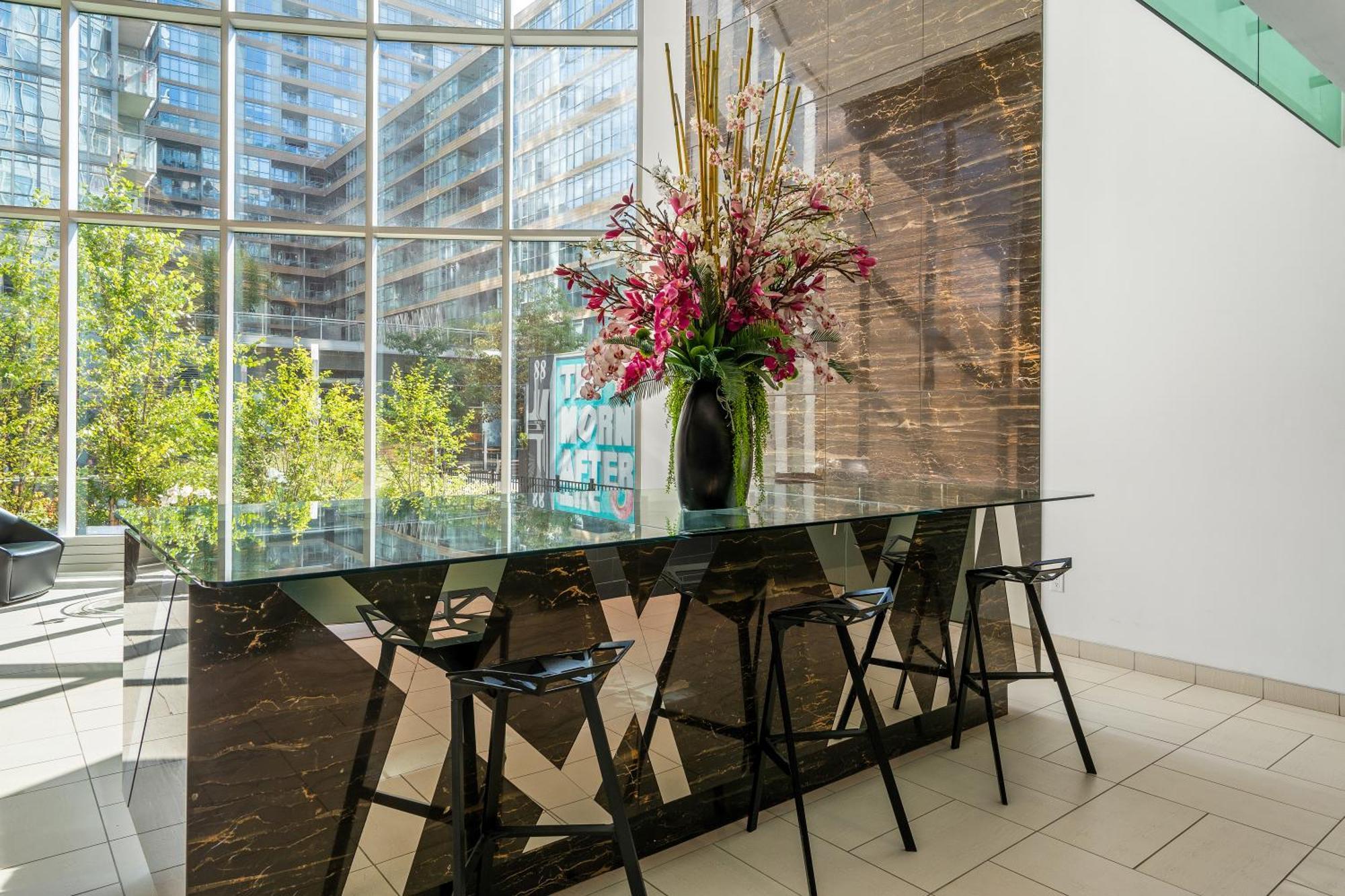 Exquisite Condos By Cn Tower With Parking Торонто Экстерьер фото