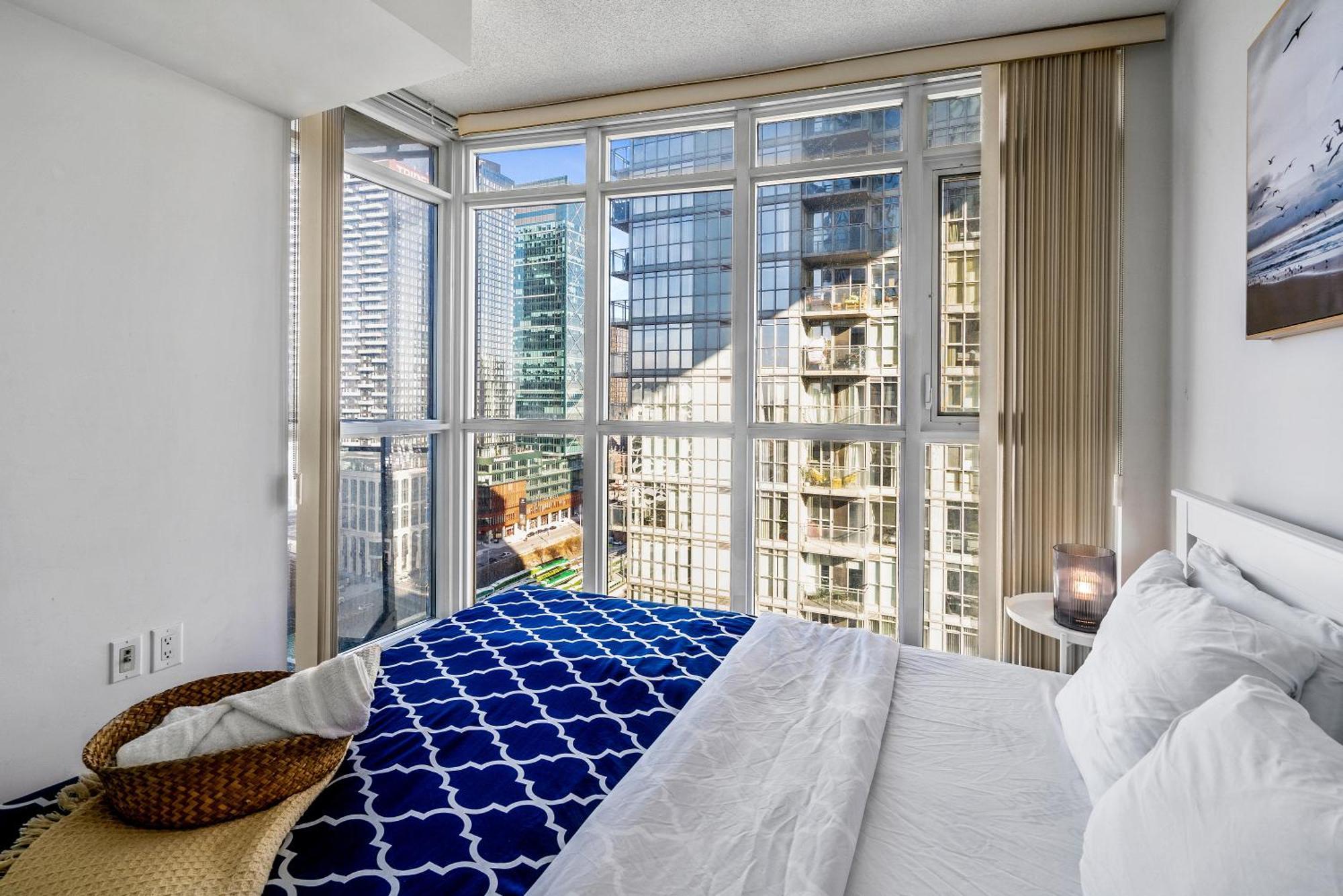 Exquisite Condos By Cn Tower With Parking Торонто Экстерьер фото