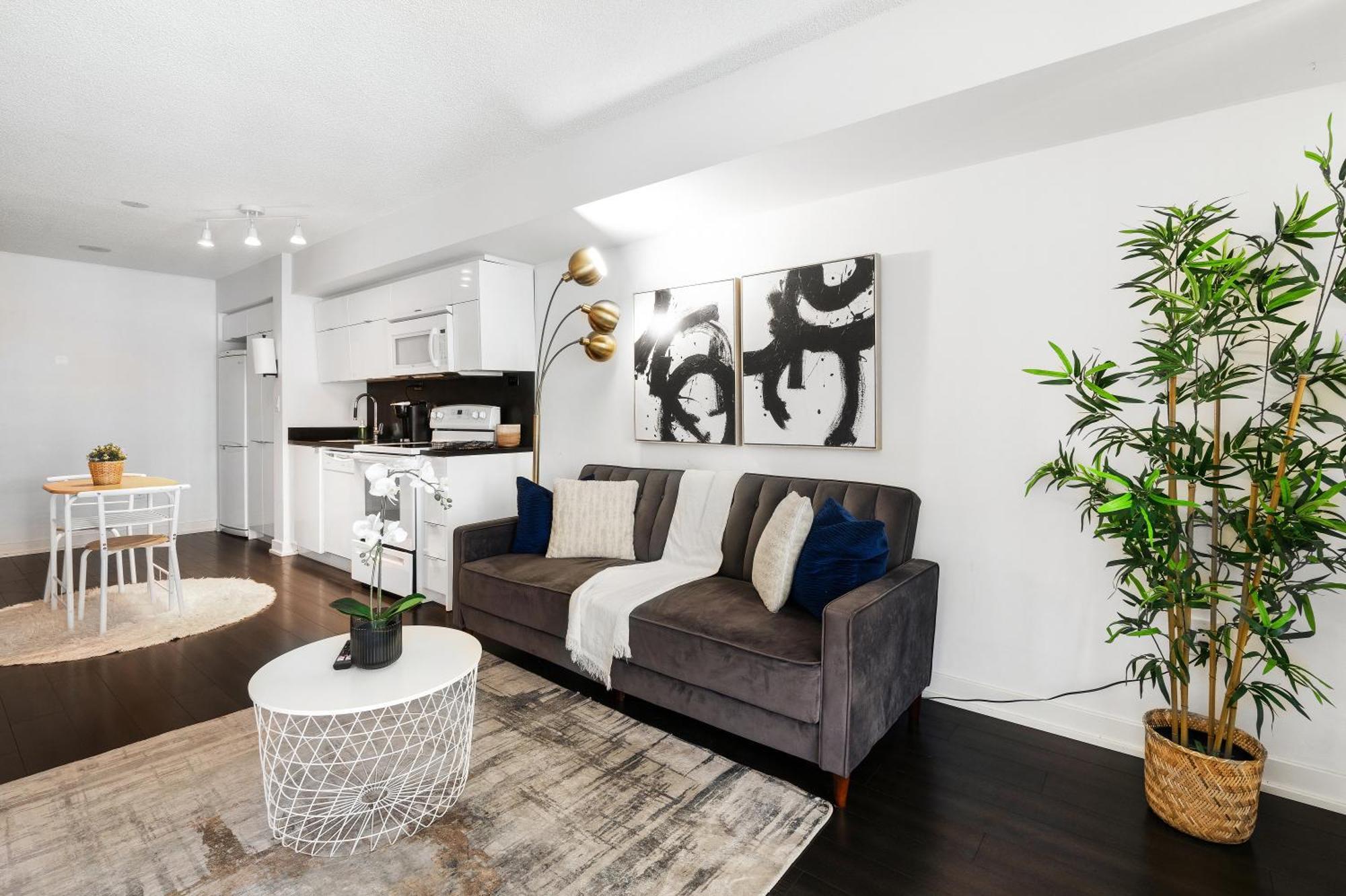 Exquisite Condos By Cn Tower With Parking Торонто Экстерьер фото