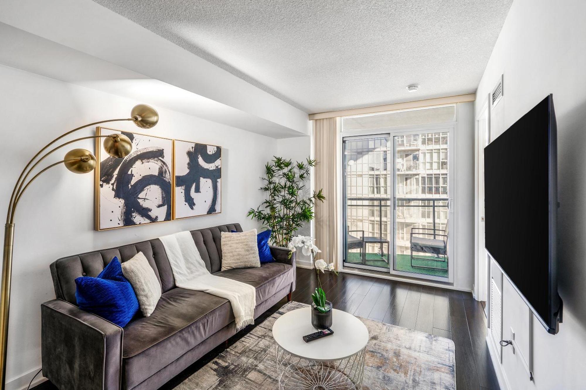 Exquisite Condos By Cn Tower With Parking Торонто Экстерьер фото