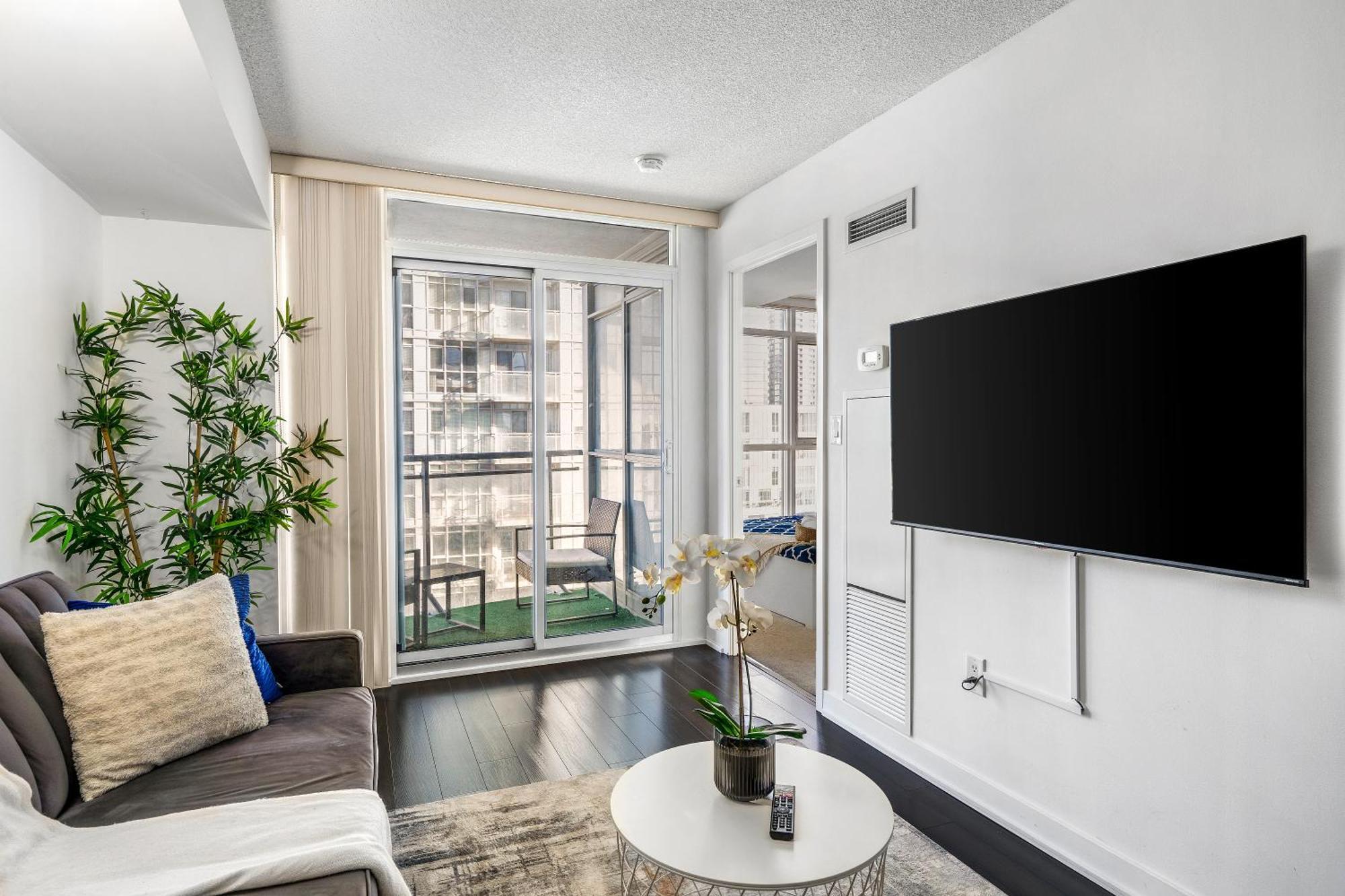 Exquisite Condos By Cn Tower With Parking Торонто Экстерьер фото